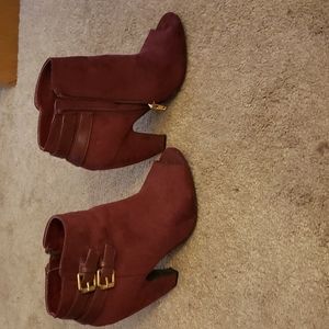 Burgundy open toes booties